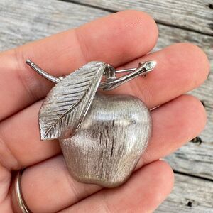 Vintage Jewelry Giovanni Silver Tone Apple brooch pin